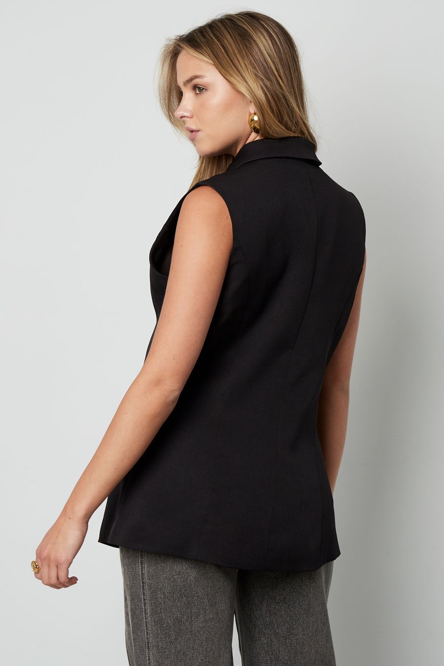 Sleeveless blazer