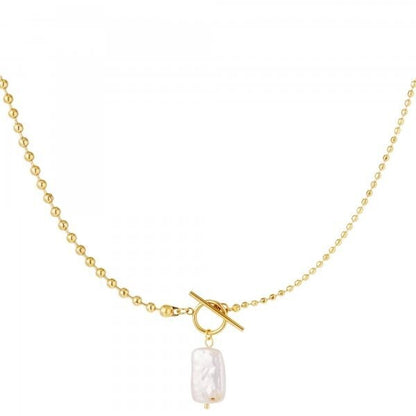 Gold pearl necklace